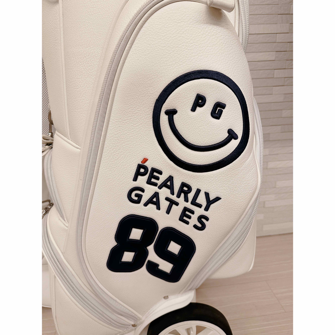 PEARLY GATES(パーリーゲイツ)のパーリーゲイツ　キャディバッグ　タイヤ付き　正規品　白　ホワイト スポーツ/アウトドアのゴルフ(バッグ)の商品写真
