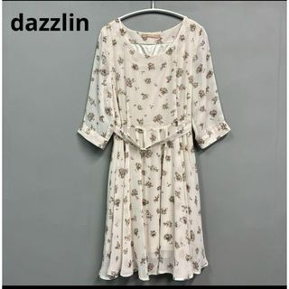 ダズリン(dazzlin)のdazzlin 小花柄　ワンピース　M 膝丈　韓国　ウエスト切り替え　半袖(ひざ丈ワンピース)