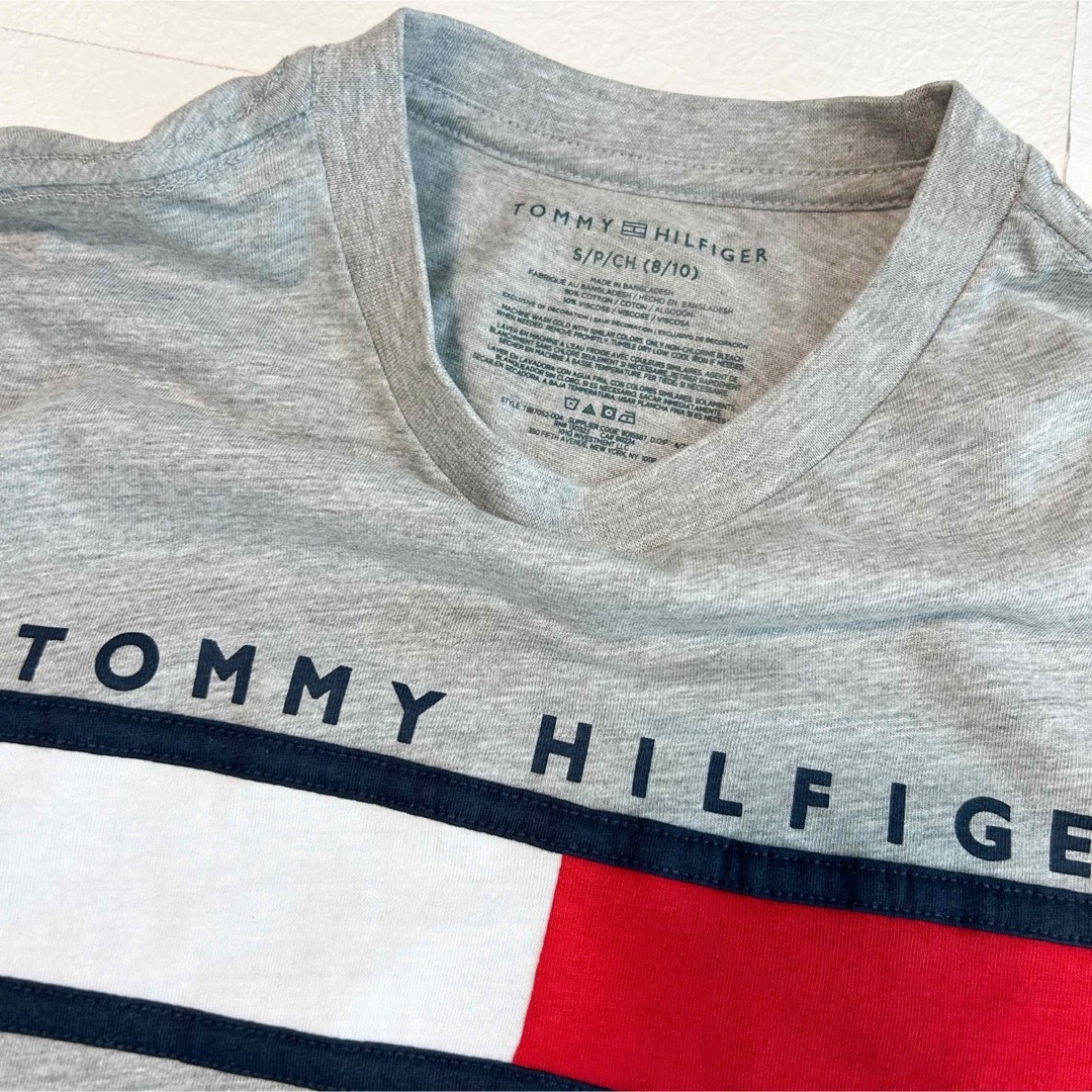 TOMMY HILFIGER(トミーヒルフィガー)のトミーヒルフィガー 半袖Tシャツ グレー S/140 キッズ/ベビー/マタニティのキッズ服男の子用(90cm~)(Tシャツ/カットソー)の商品写真