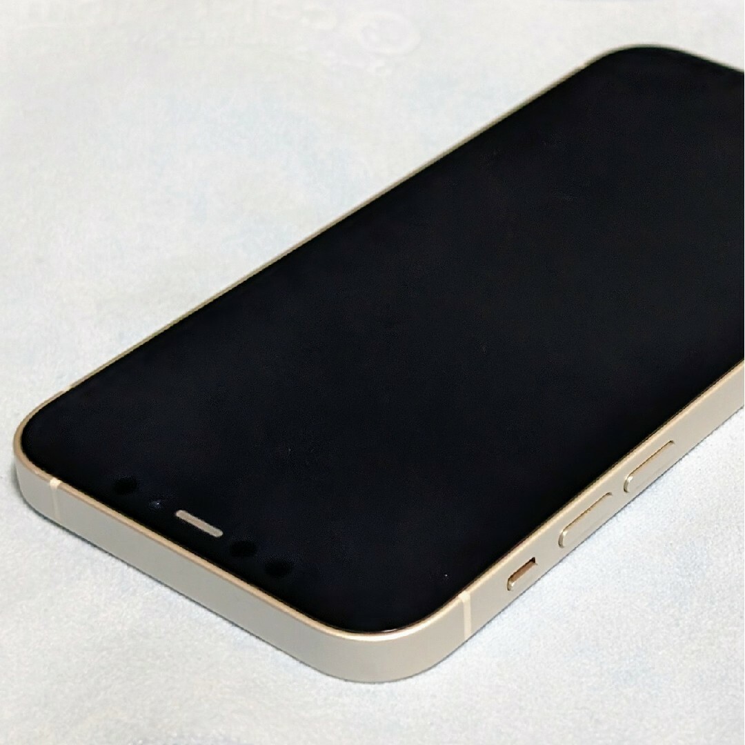 iPhone(アイフォーン)のSIMフリー iPhone12 128GB ホワイト docomo スマホ/家電/カメラのスマートフォン/携帯電話(スマートフォン本体)の商品写真
