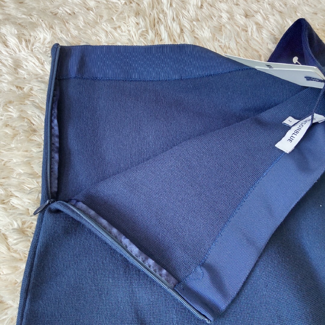 MADISONBLUE(マディソンブルー)の未使用 マディソンブルー フレアニットスカート 通年 ロング丈 ネイビーサイズ2 レディースのスカート(ロングスカート)の商品写真