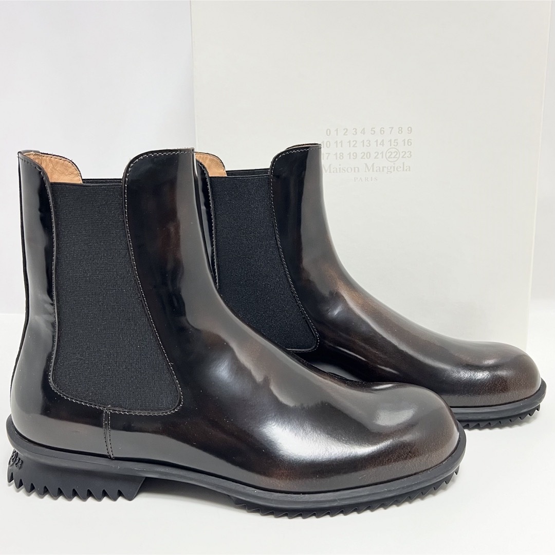 Maison Martin Margiela(マルタンマルジェラ)の40 新品 メゾンマルジェラ サイドゴア アンクル ロゴ ブーツ ブラウン メンズの靴/シューズ(ブーツ)の商品写真