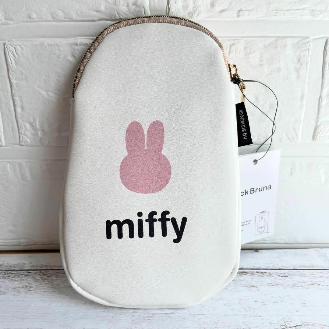 miffy(ミッフィー)のミッフィー　miffy　ダイカット　ポーチ ピンク　モコモコ　可愛い　新品未使用 レディースのファッション小物(ポーチ)の商品写真