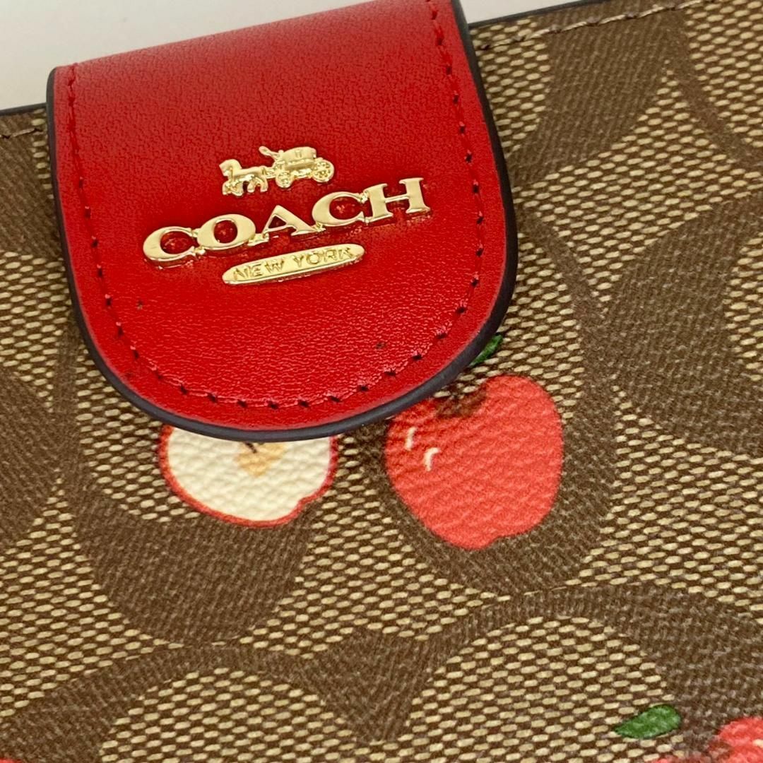 COACH(コーチ)の✨【春コーデ】COACH シグネチャー アップルプリント 二つ折り財布 レディースのファッション小物(財布)の商品写真