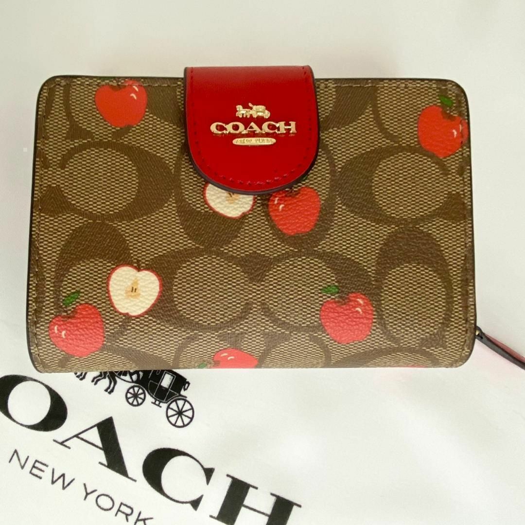 COACH(コーチ)の✨【春コーデ】COACH シグネチャー アップルプリント 二つ折り財布 レディースのファッション小物(財布)の商品写真