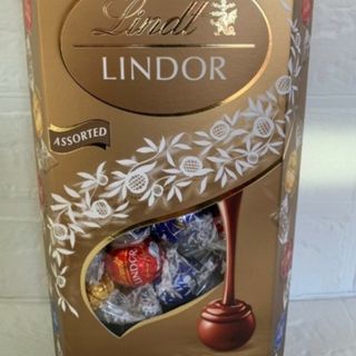 リンツ(Lindt)の48粒 匿名配送 リンツリンドールチョコレート ゴールドアソート 1箱600ｇ(菓子/デザート)