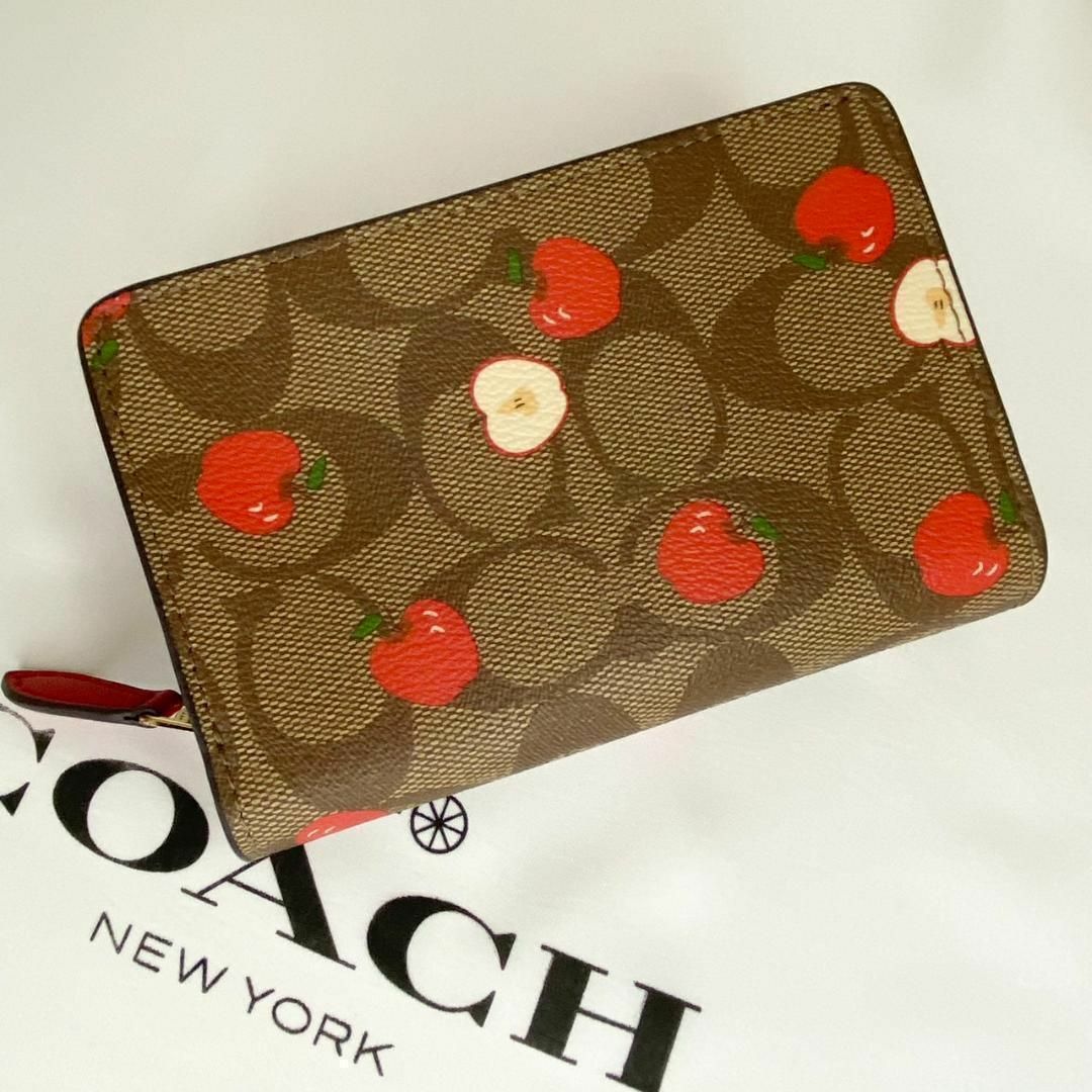 COACH(コーチ)の✨【新品未使用】COACH シグネチャー アップルプリント 二つ折り財布 レディースのファッション小物(財布)の商品写真