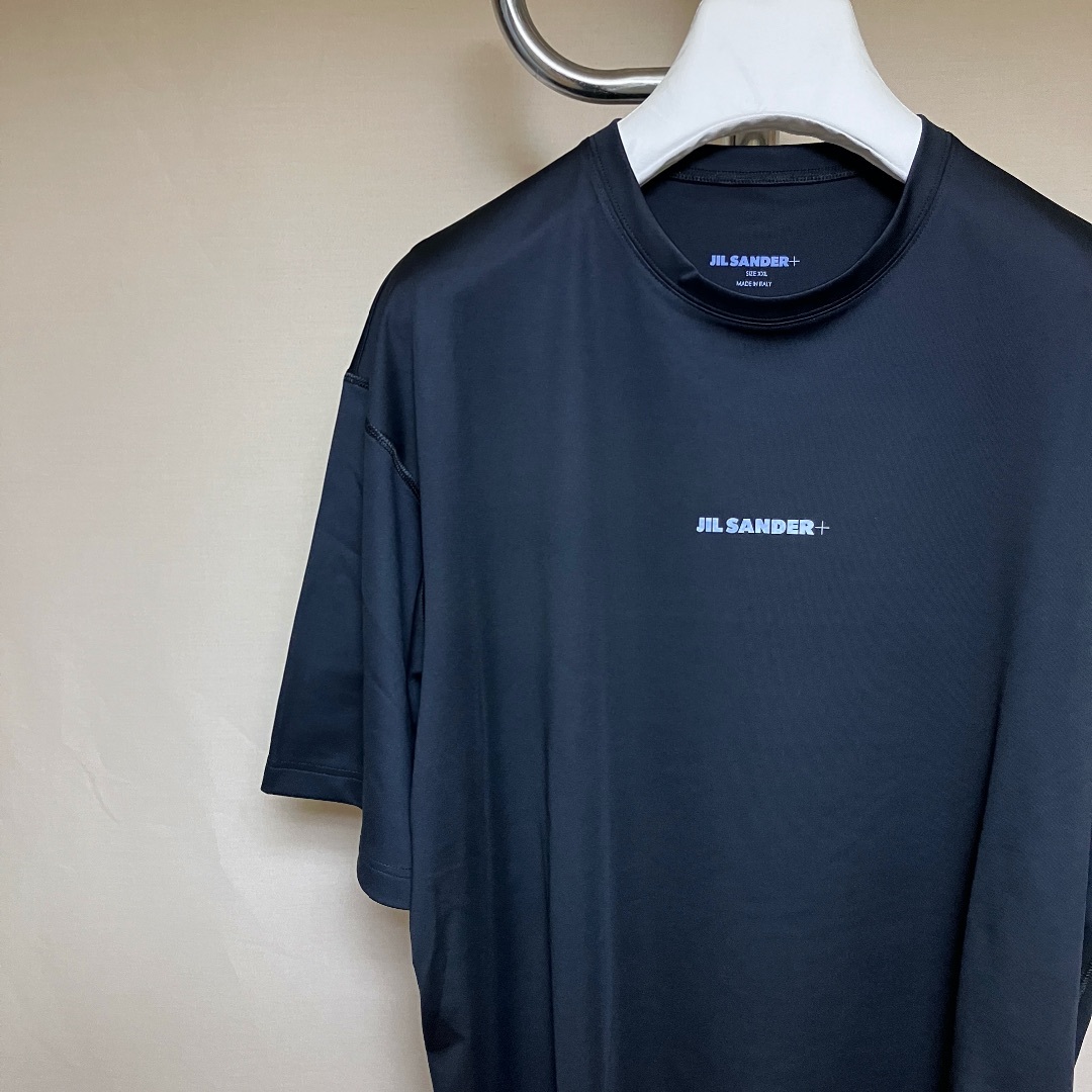 Jil Sander(ジルサンダー)の新品 XXL JIL SANDER 23ss 胸ロゴTシャツ 黒 6030 メンズのトップス(Tシャツ/カットソー(半袖/袖なし))の商品写真