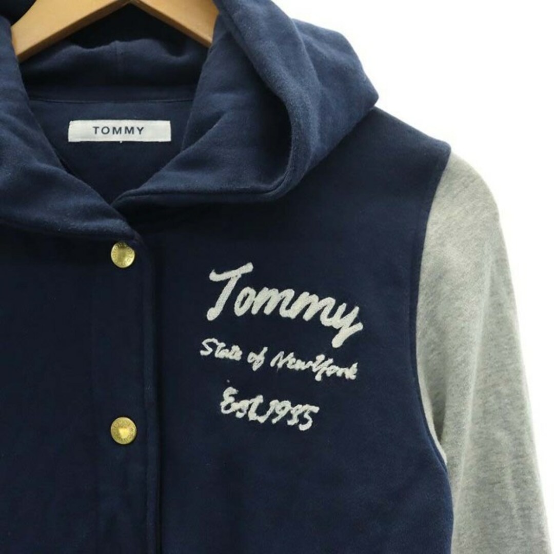 TOMMY(トミー)のトミー フーディジャケットスエットジャケット ロゴ刺繍 バイカラー 紺 グレー メンズのジャケット/アウター(ブルゾン)の商品写真