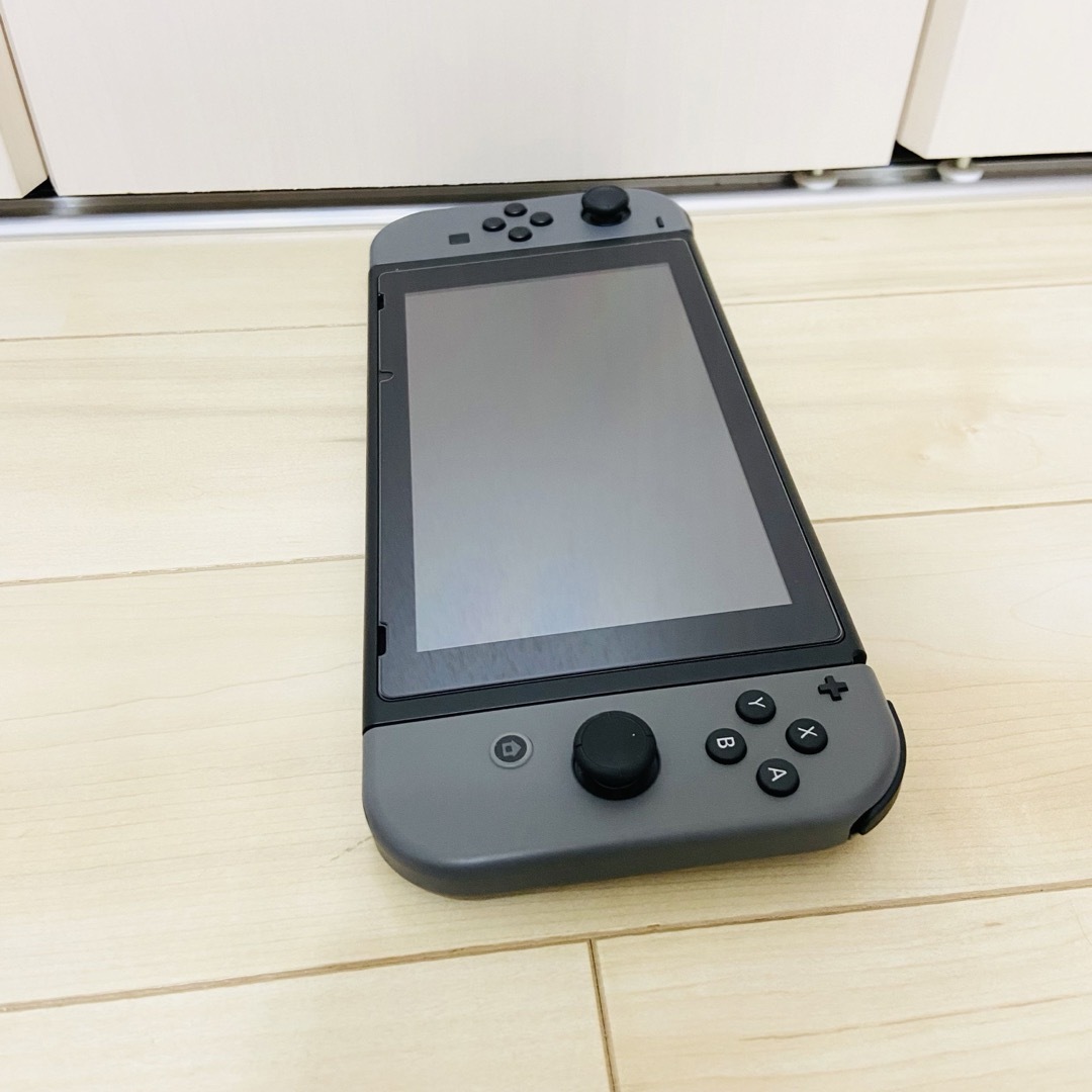 Nintendo Switch(ニンテンドースイッチ)の【未使用に近い】バッテリー強化版　Nintendo Switch スイッチ　本体 エンタメ/ホビーのゲームソフト/ゲーム機本体(家庭用ゲーム機本体)の商品写真