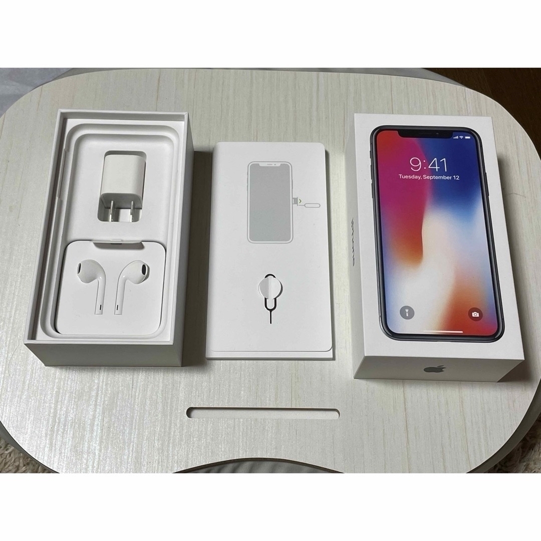 iPhone(アイフォーン)のiPhoneX 本体 スマホ/家電/カメラのスマートフォン/携帯電話(スマートフォン本体)の商品写真