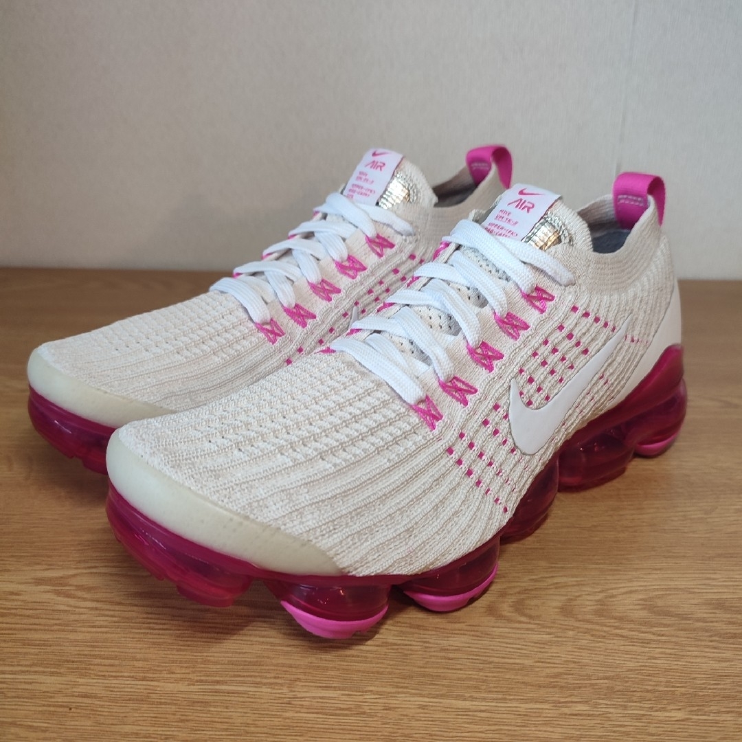 NIKE(ナイキ)の極美品 NIKE WMNS AIR VAPORMAX 3.0 25cm レディースの靴/シューズ(スニーカー)の商品写真