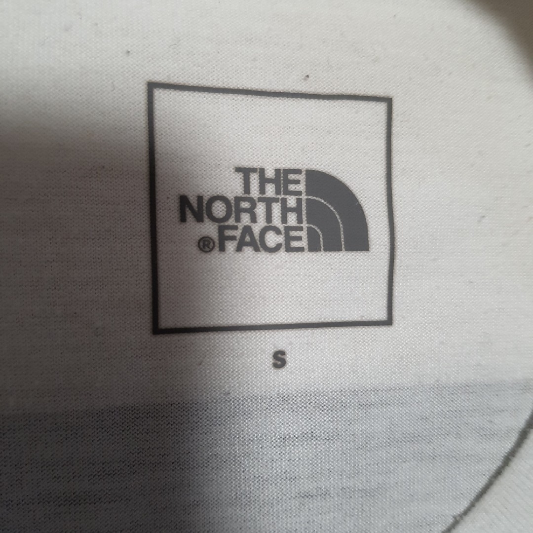 THE NORTH FACE(ザノースフェイス)のノースフェイス ロングスリーブスクエアロゴティー S 白 ロンT 長袖Tシャツ メンズのトップス(Tシャツ/カットソー(七分/長袖))の商品写真