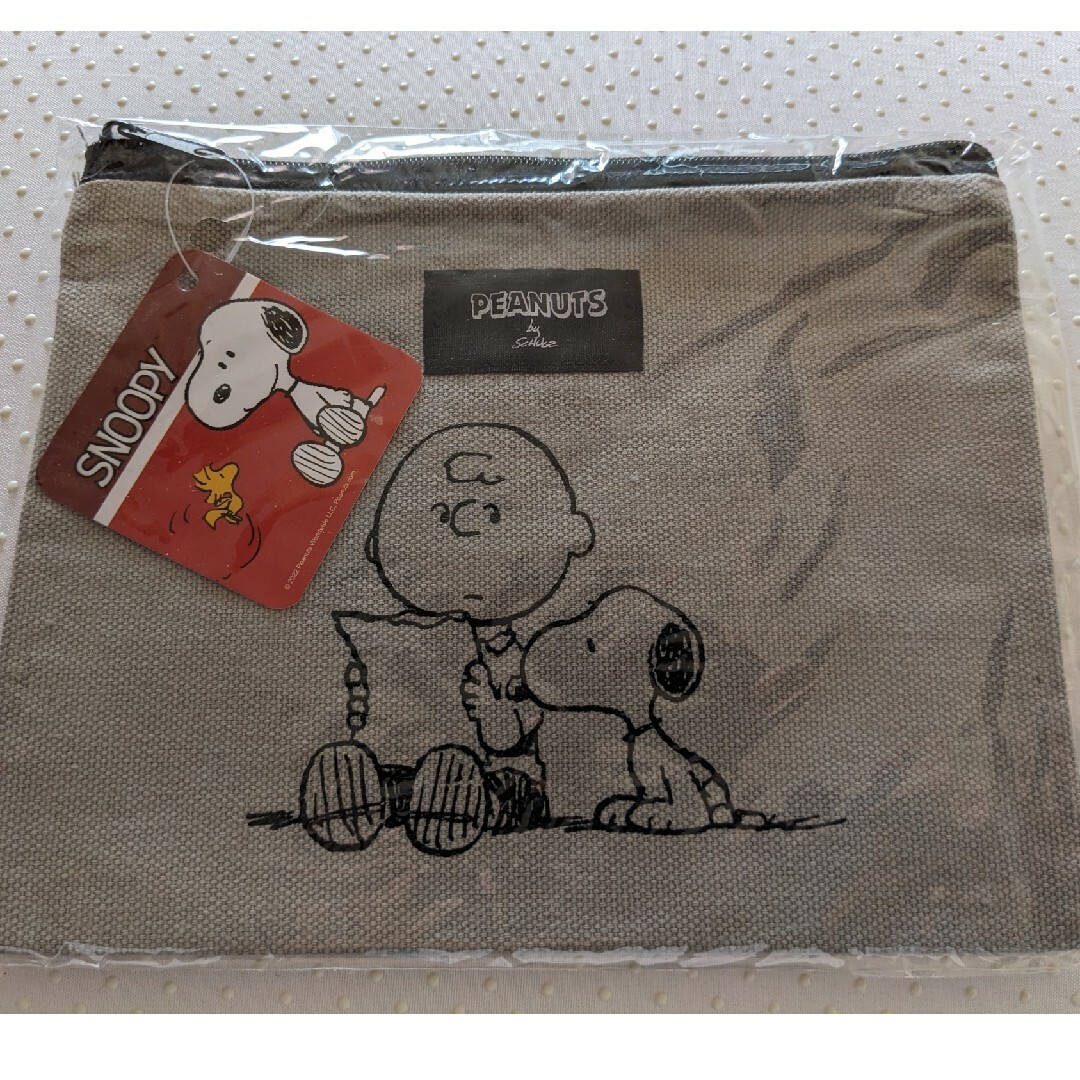 SNOOPY(スヌーピー)のスヌーピーメイト　フラットポーチ レディースのファッション小物(ポーチ)の商品写真