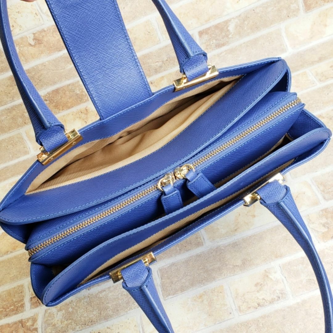IACUCCI - イアクッチ ☆ レザー 2WAY ハンドバッグ ショルダー IACUCCI - イアクッチ ☆ レザー 2WAY ハンドバッグ ショルダー