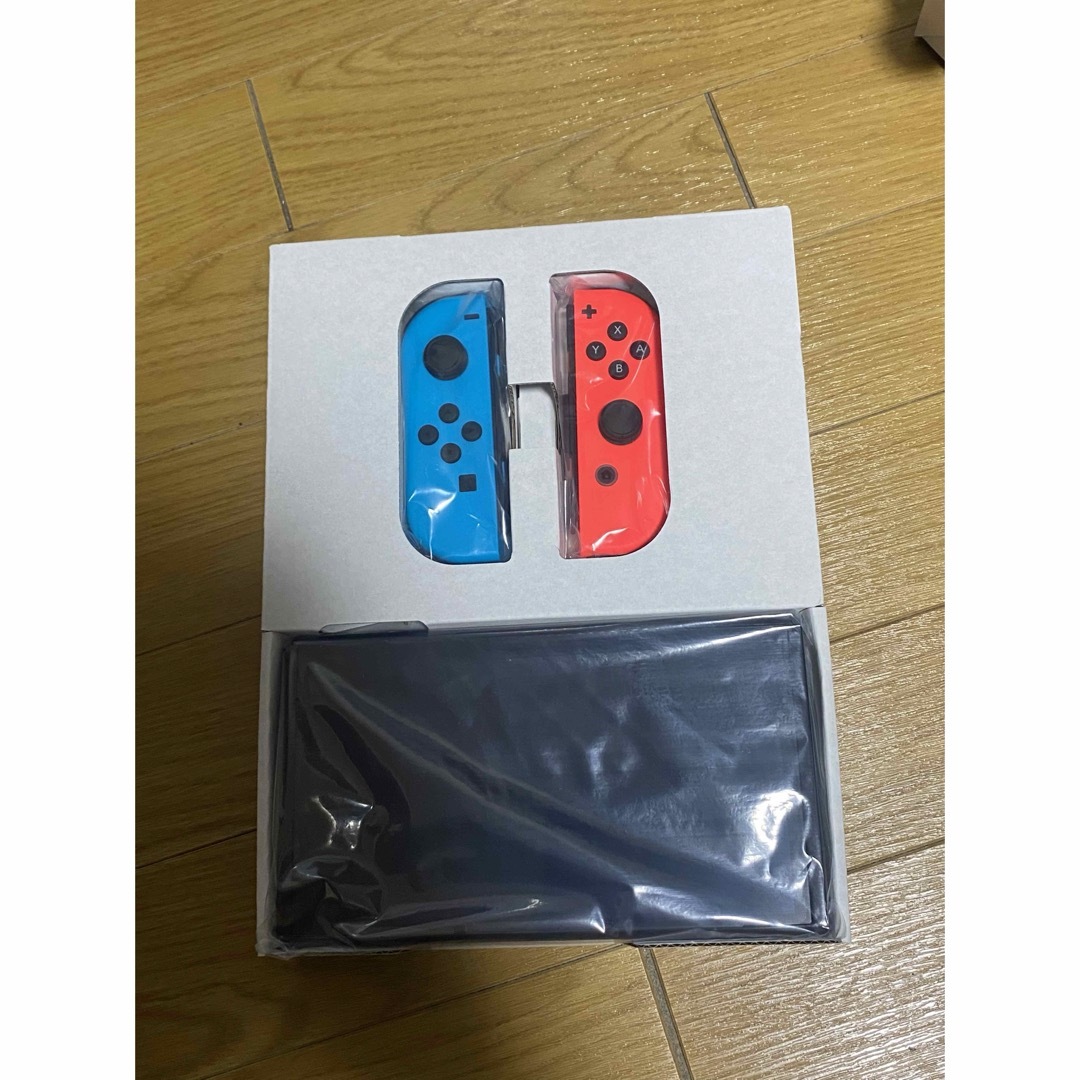 Nintendo Switch 有機ELモデル エンタメ/ホビーのゲームソフト/ゲーム機本体(家庭用ゲーム機本体)の商品写真