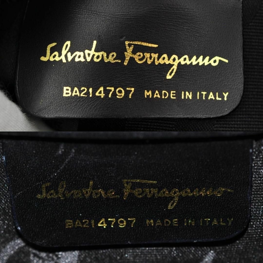 Salvatore Ferragamo(サルヴァトーレフェラガモ)の極美品 サルヴァトーレフェラガモ ガンチーニ 金具 ミニ ショルダーバッグ レディースのバッグ(ショルダーバッグ)の商品写真