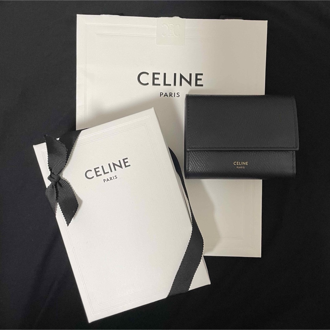 celine(セリーヌ)のセリーヌ　スモール トリフォールドウォレット　箱　袋あり レディースのファッション小物(財布)の商品写真