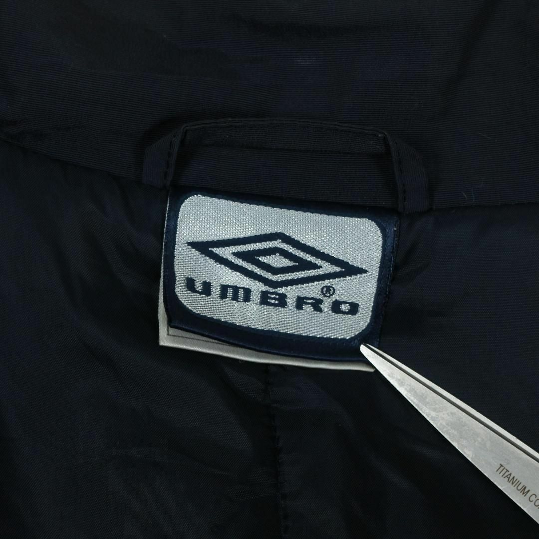 UMBRO(アンブロ)の【希少】アンブロ ナイロンジャケット ブルゾン 90s 銀タグ 中綿 刺繍ロゴ メンズのジャケット/アウター(ナイロンジャケット)の商品写真