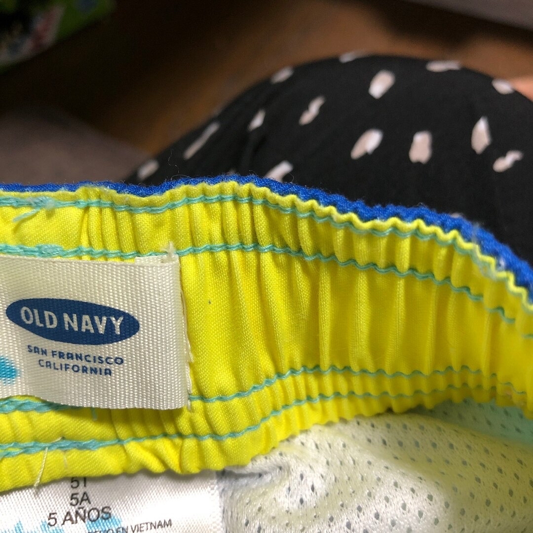 Old Navy(オールドネイビー)の男の子　120 OLD NAVYのパンツとべべのラッシュガードセット キッズ/ベビー/マタニティのキッズ服男の子用(90cm~)(水着)の商品写真