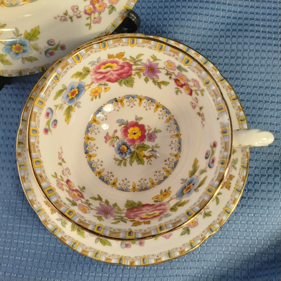 ROYAL ALBERT(ロイヤルアルバート)の英国製 GRAFTON CHINA グラフトン MALVERN ティートリオ インテリア/住まい/日用品のキッチン/食器(食器)の商品写真