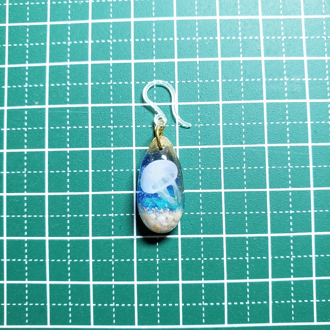 No.1068-D　海☆クラゲ☆ピアス・イヤリング ハンドメイドのアクセサリー(ピアス)の商品写真