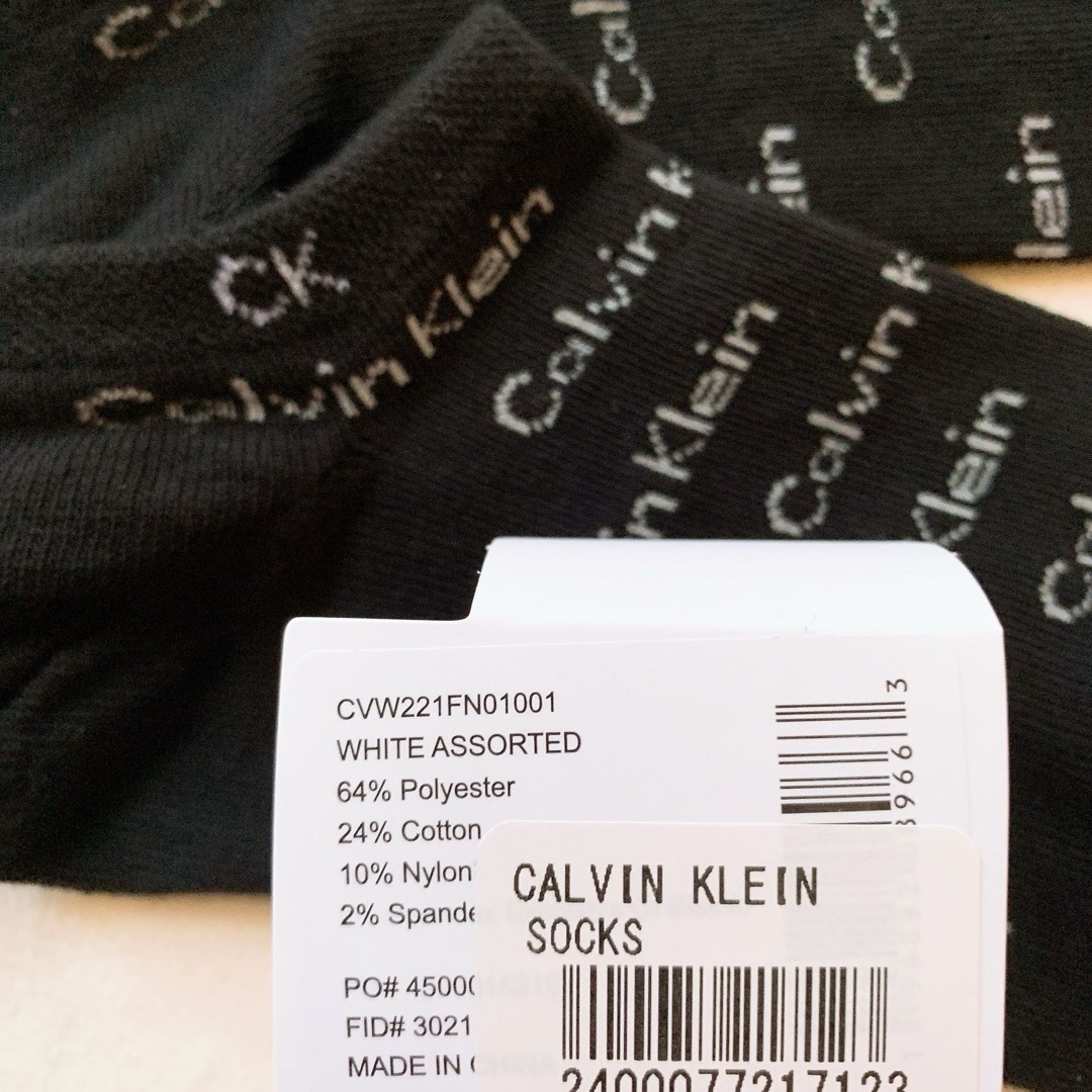 Calvin Klein(カルバンクライン)のCalvin Klein  カルバンクライン　レディース靴下　ソックス　黒　白 レディースのレッグウェア(ソックス)の商品写真