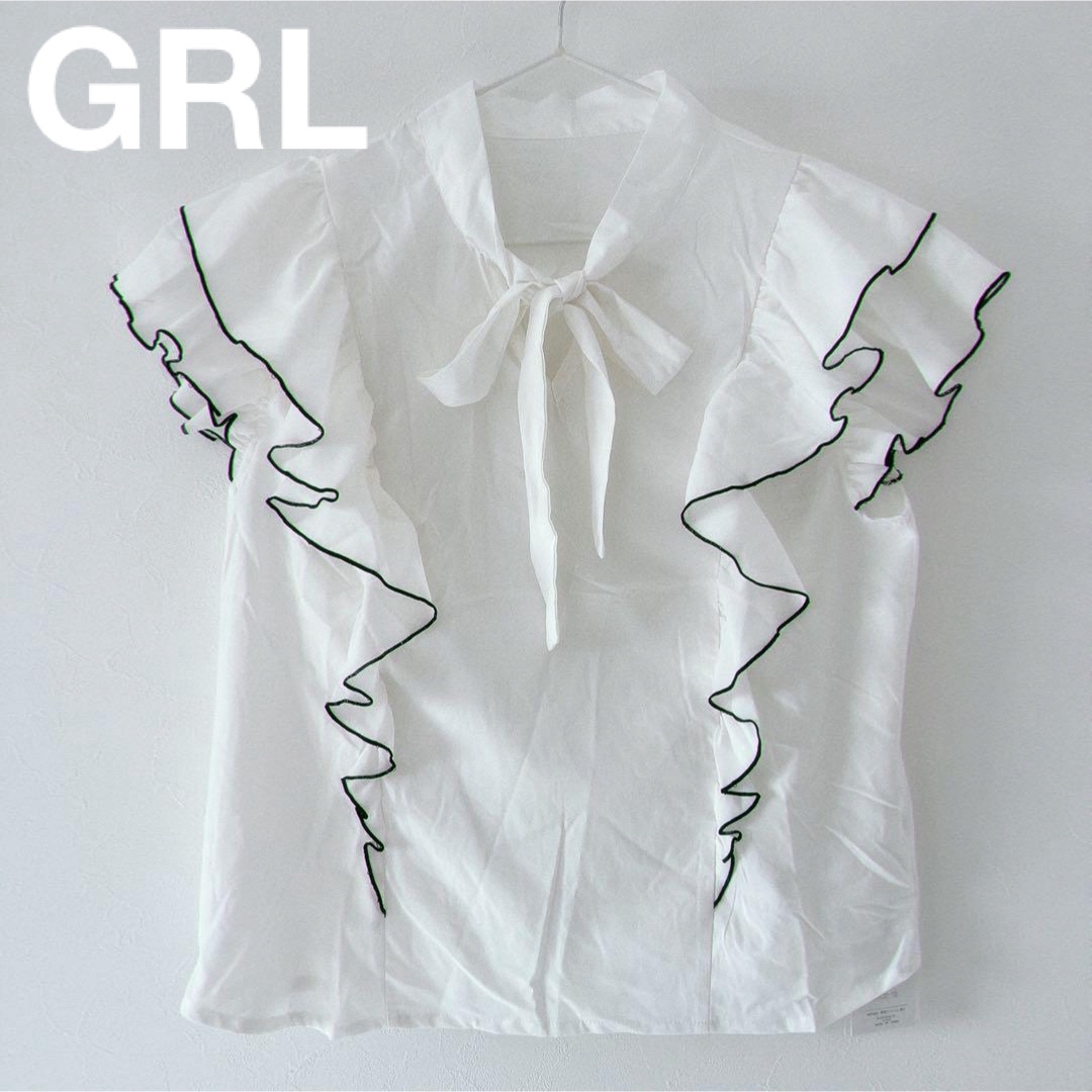 GRL(グレイル)の最終値下げGRL  ボウタイ配色メロウラッフルブラウス オフホワイト Lサイズ レディースのトップス(シャツ/ブラウス(半袖/袖なし))の商品写真