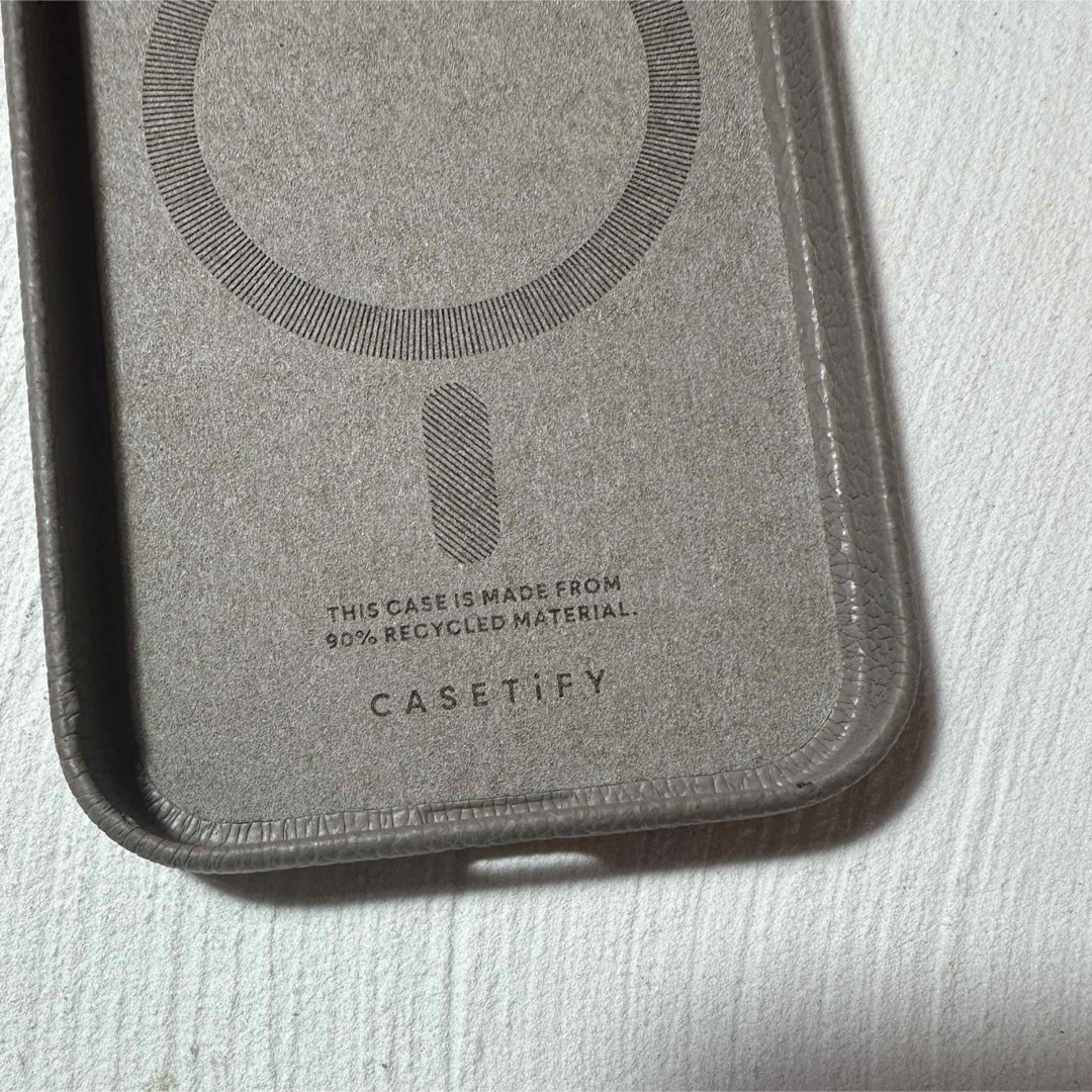 CASETIFY レザーケース 14pro グレージュ　 スマホ/家電/カメラのスマホアクセサリー(iPhoneケース)の商品写真