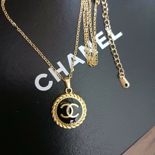 シャネル(CHANEL)のシャネルチャームネックレス　ゴールド　新品未使用(ネックレス)