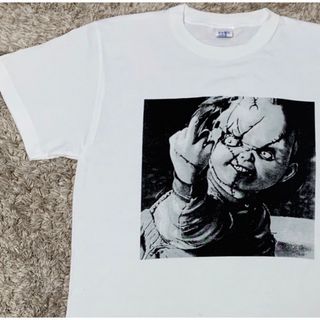 男女兼用 少数入荷 チャイルドプレイ チャッキー Tシャツ（白）(Tシャツ/カットソー(半袖/袖なし))