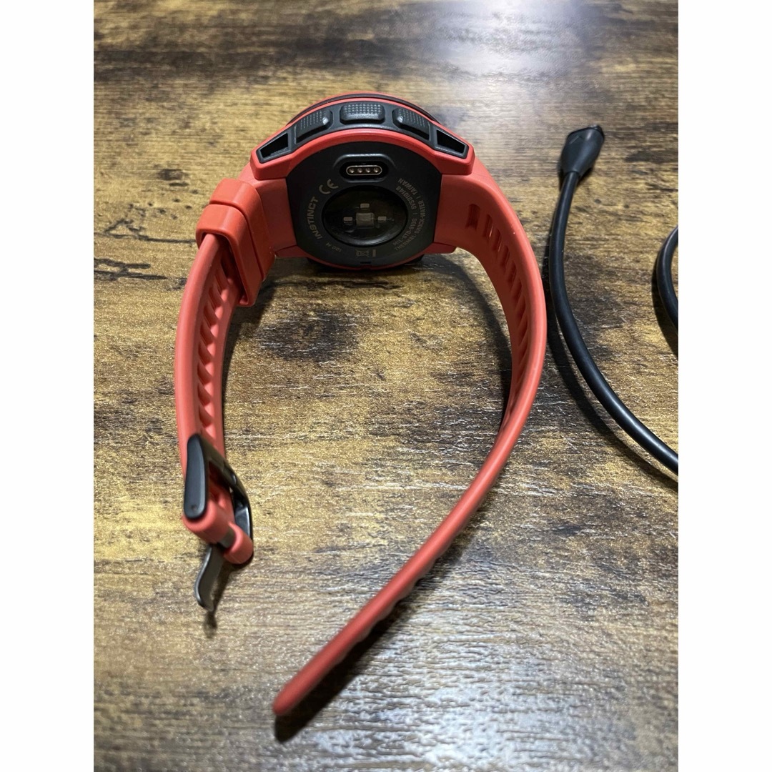 GARMIN(ガーミン)のGARMIN アウトドアウォッチ INSTINCT FLAME RED スポーツ/アウトドアのランニング(その他)の商品写真