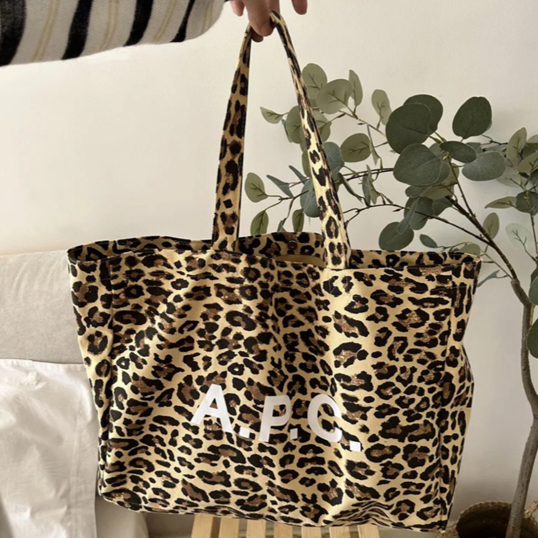 3点のみ A.P.C.ロゴ tote bag leopard import  レディースのバッグ(トートバッグ)の商品写真