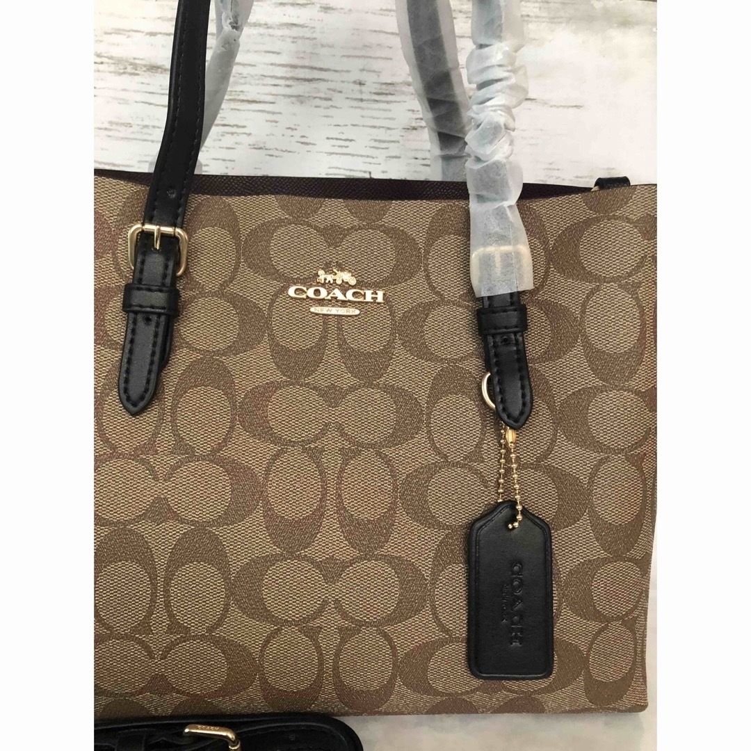 COACH(コーチ)の新品未使用　COACHコーチショルダーバッグ　レディース　シグネチャー茶 レディースのバッグ(ショルダーバッグ)の商品写真