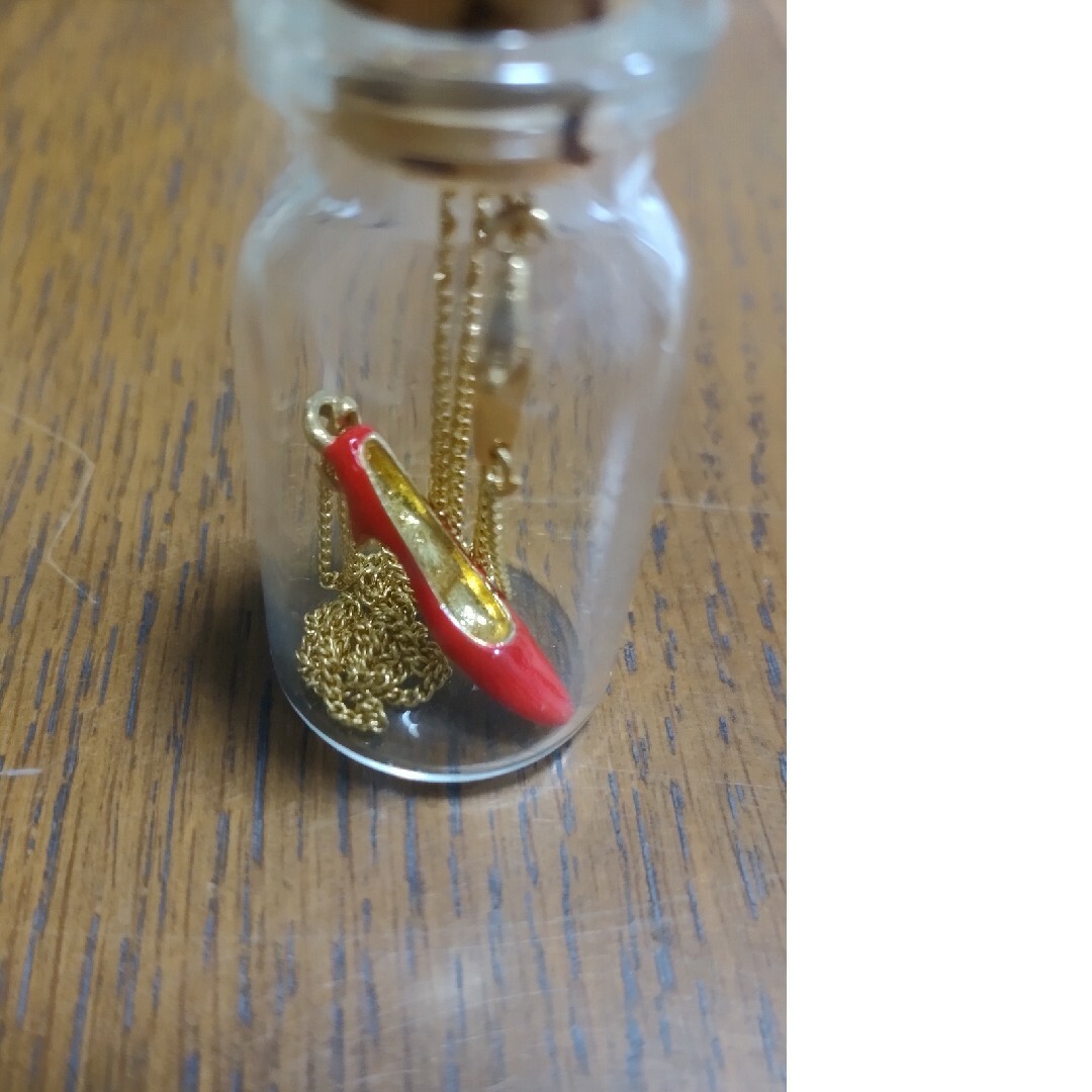 横浜 赤い靴 ネックレス レディースのアクセサリー(ネックレス)の商品写真