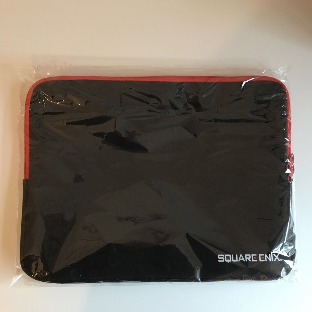 【新品未開封】SQUARE ENIX ノートパソコンケース スクエニ 即購入OK スマホ/家電/カメラのPC/タブレット(PC周辺機器)の商品写真