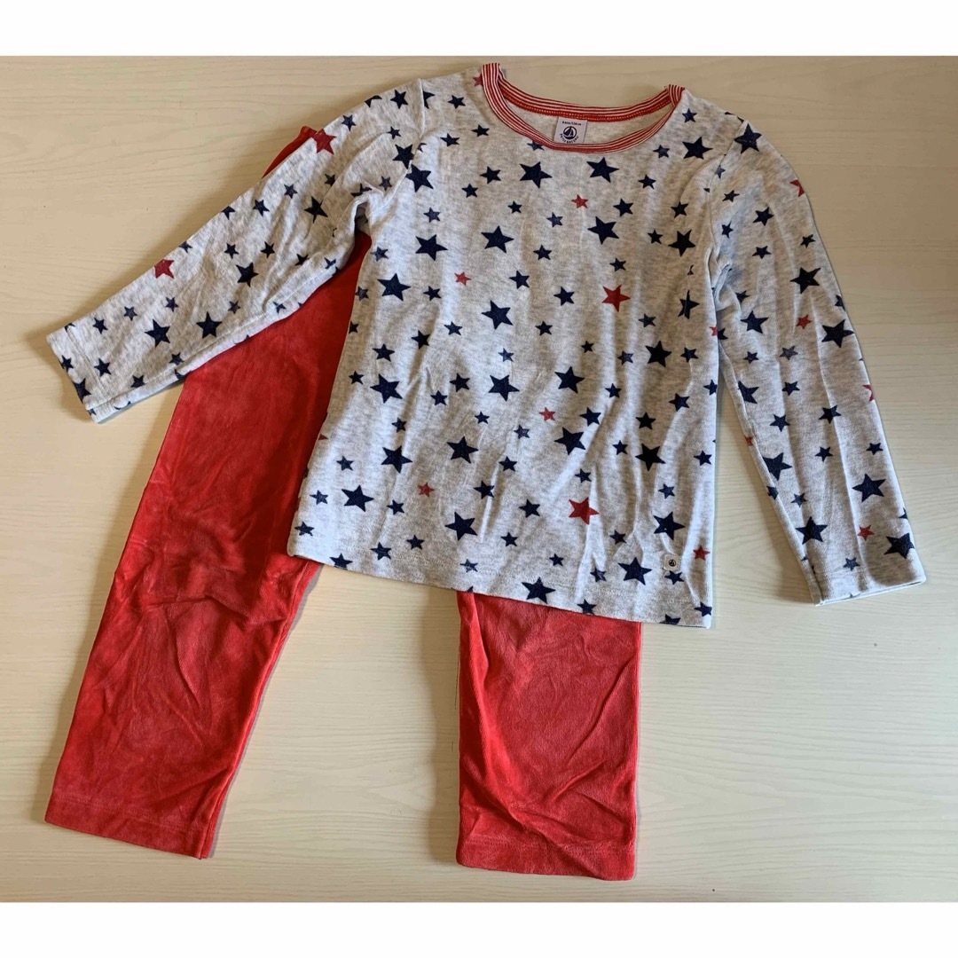 PETIT BATEAU(プチバトー)のプチバトー　ベロア　パジャマ　6ans   116cm キッズ/ベビー/マタニティのキッズ服男の子用(90cm~)(パジャマ)の商品写真