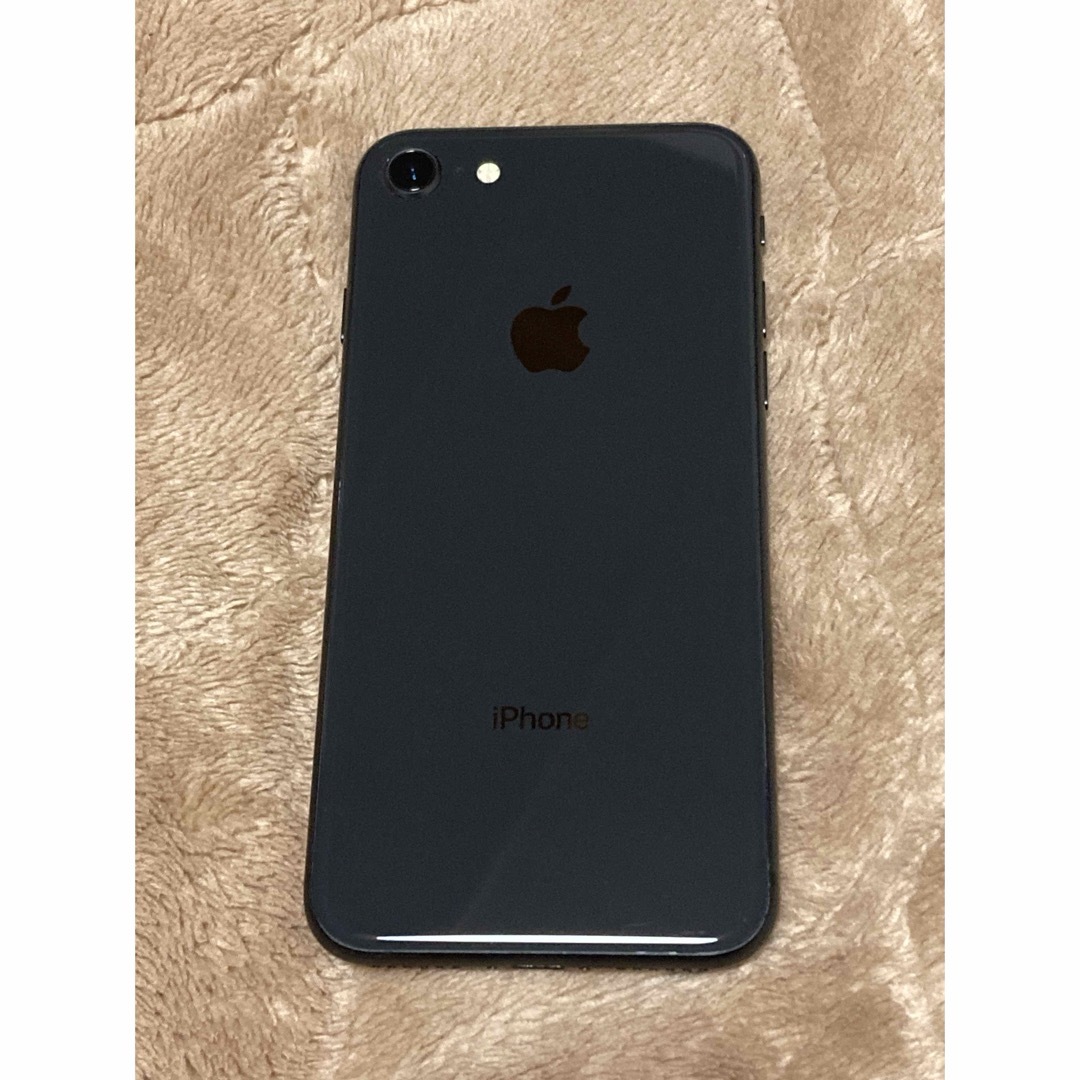 iPhone(アイフォーン)の【超美品】バッテリー残量100%iPhone8 スペースグレイ　64GB スマホ/家電/カメラのスマートフォン/携帯電話(スマートフォン本体)の商品写真