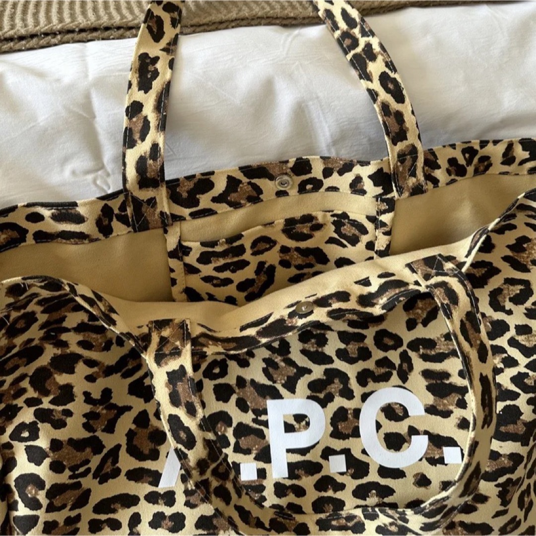 3点のみ A.P.C.ロゴ tote bag leopard import  レディースのバッグ(トートバッグ)の商品写真