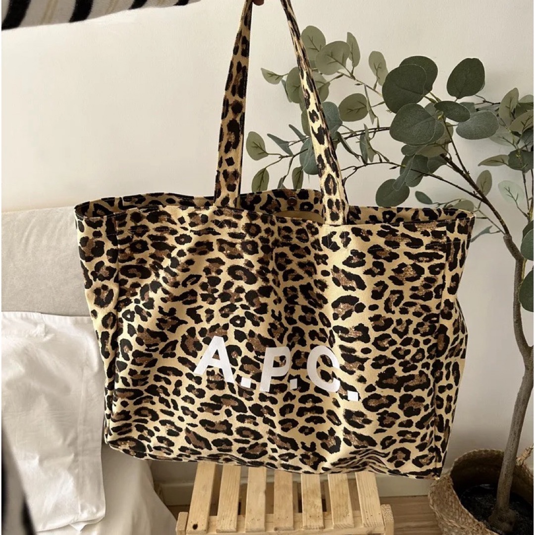 3点のみ A.P.C.ロゴ tote bag leopard import  レディースのバッグ(トートバッグ)の商品写真