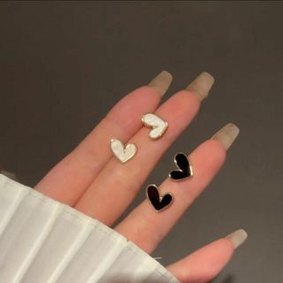 ハートピアス　シンプル　かわいい　上品　アクセサリー　【ホワイト】(ピアス)