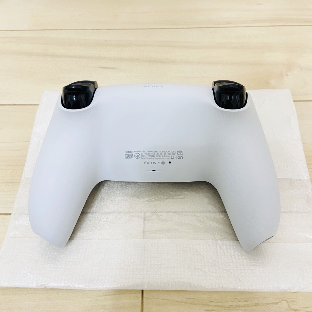 PlayStation(プレイステーション)の【美品】PlayStation5 CFI-2000A01 本体　ディスク搭載 エンタメ/ホビーのゲームソフト/ゲーム機本体(家庭用ゲーム機本体)の商品写真