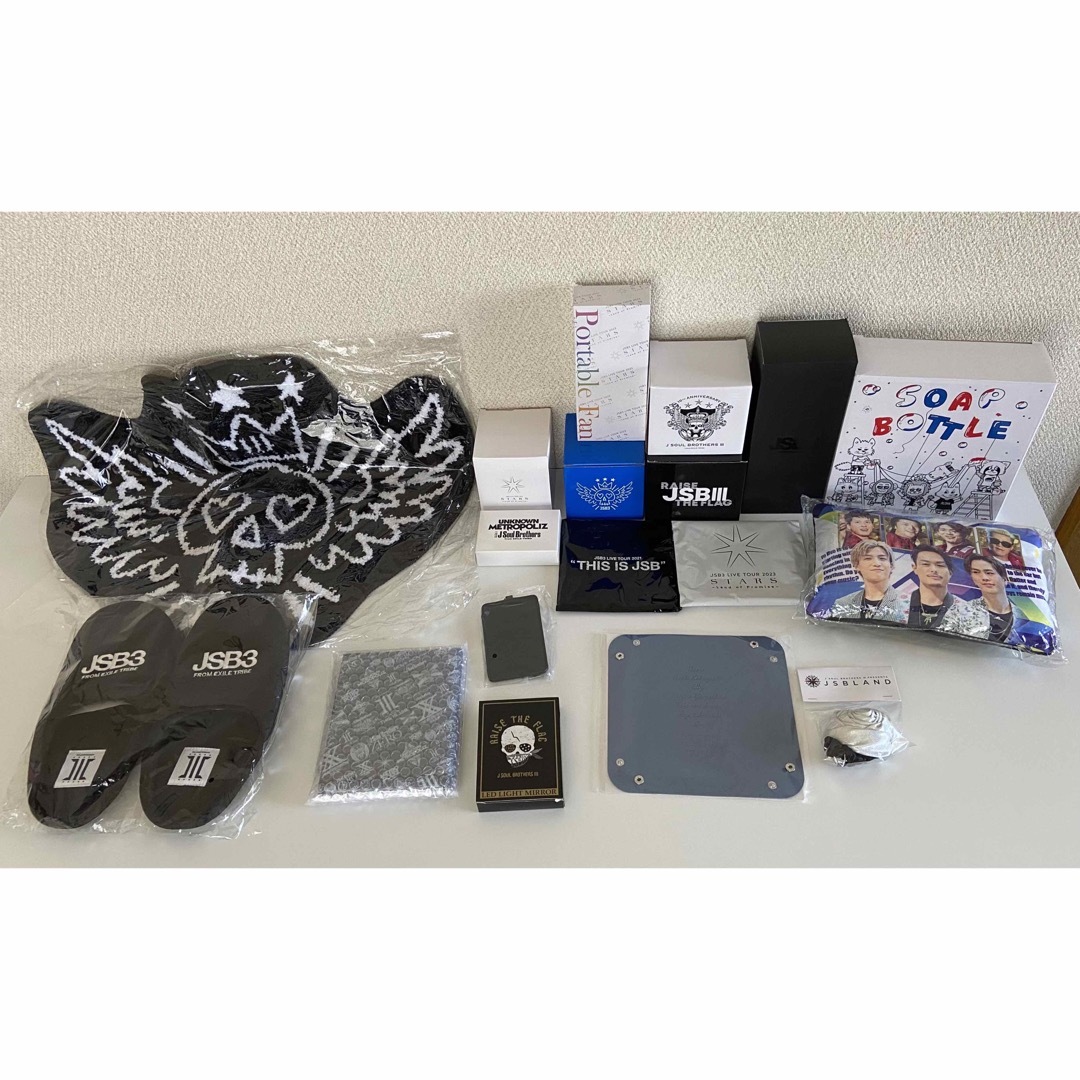 三代目 J Soul Brothers(サンダイメジェイソウルブラザーズ)の【新品未開封‼️】三代目 グッズ 18点セット ライブグッズ  他 エンタメ/ホビーのタレントグッズ(ミュージシャン)の商品写真