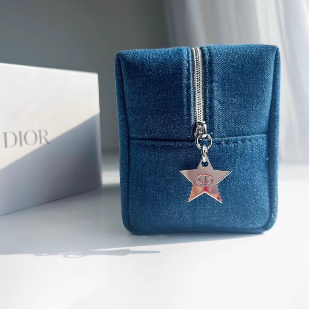 Christian Dior(クリスチャンディオール)の新品未使用 ディオール ポーチ ノベルティ  デニム ブルー Dior レディースのファッション小物(ポーチ)の商品写真