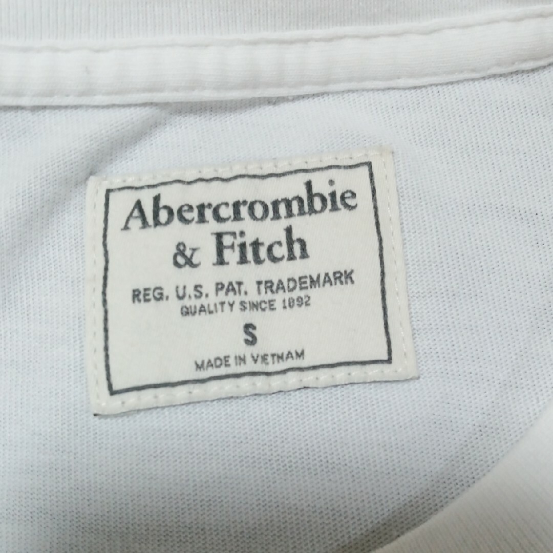 Abercrombie&Fitch(アバクロンビーアンドフィッチ)のアバクロ　Ｔシヤツ　サイズS メンズのトップス(Tシャツ/カットソー(半袖/袖なし))の商品写真