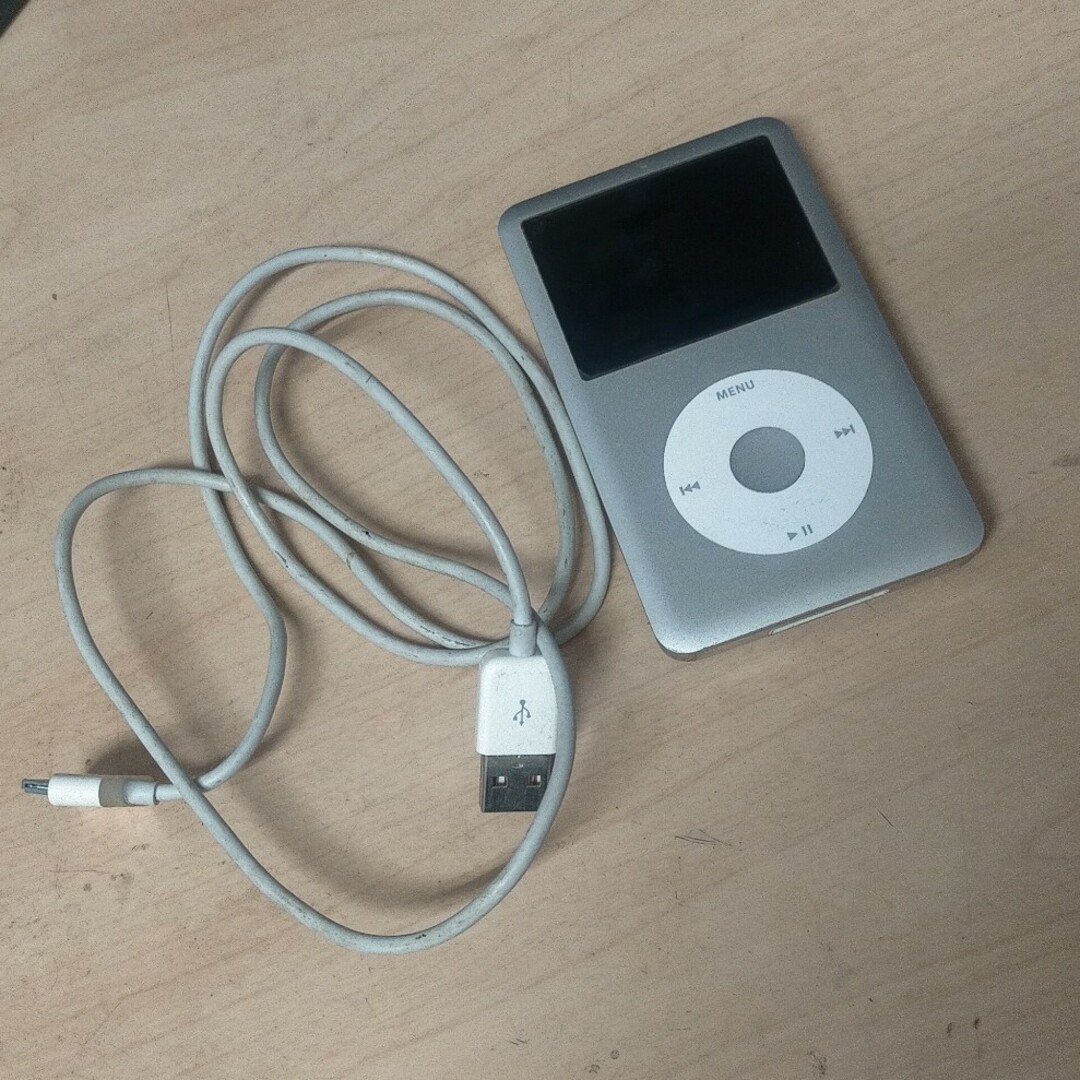 Apple(アップル)のアイポッド　クラシック　iPod　classic　８０ＧＢ　ジャンク スマホ/家電/カメラのオーディオ機器(ポータブルプレーヤー)の商品写真