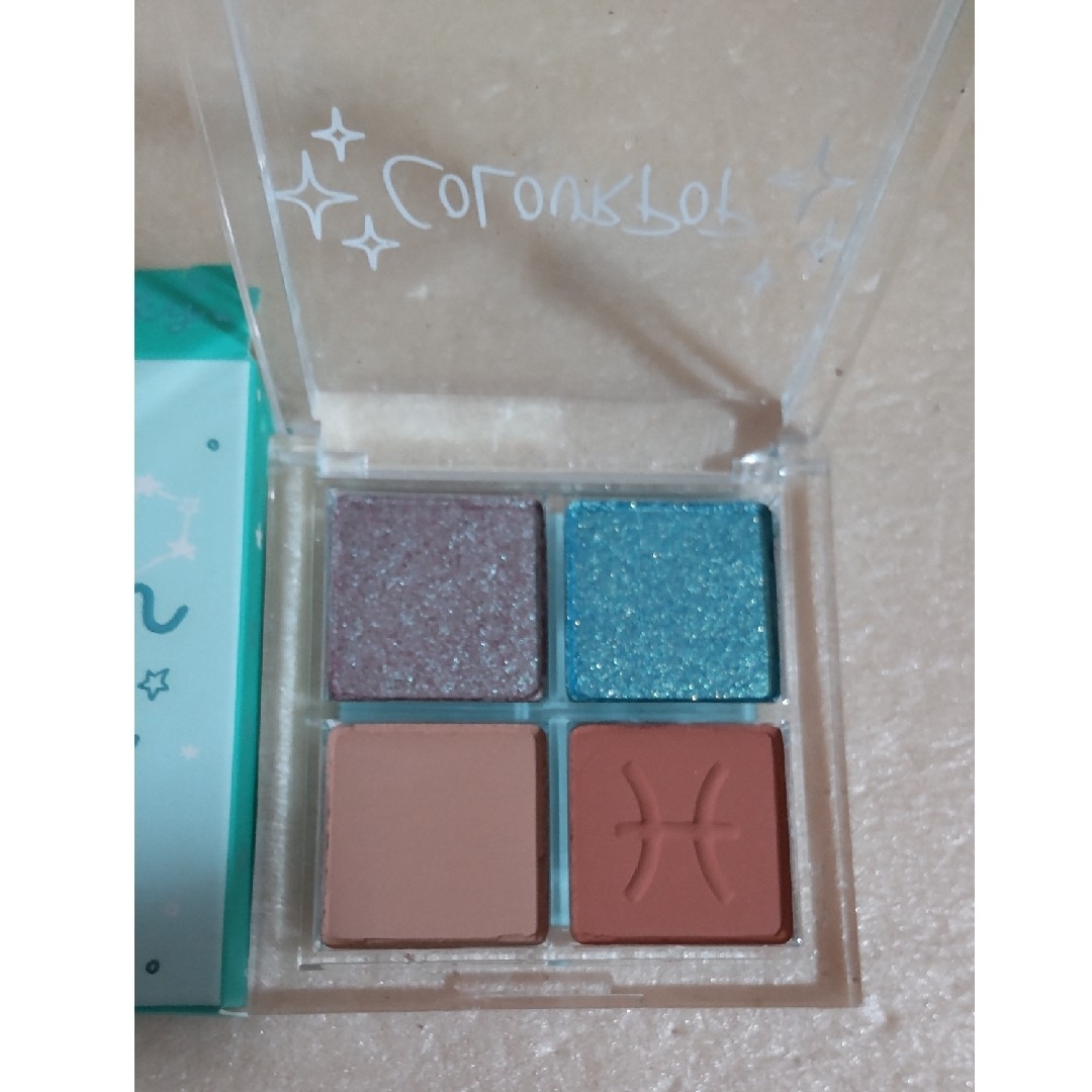 colourpop(カラーポップ)の【未使用※】カラーポップ　プレスドパウダーパレット魚座Pisces In the コスメ/美容のベースメイク/化粧品(アイシャドウ)の商品写真