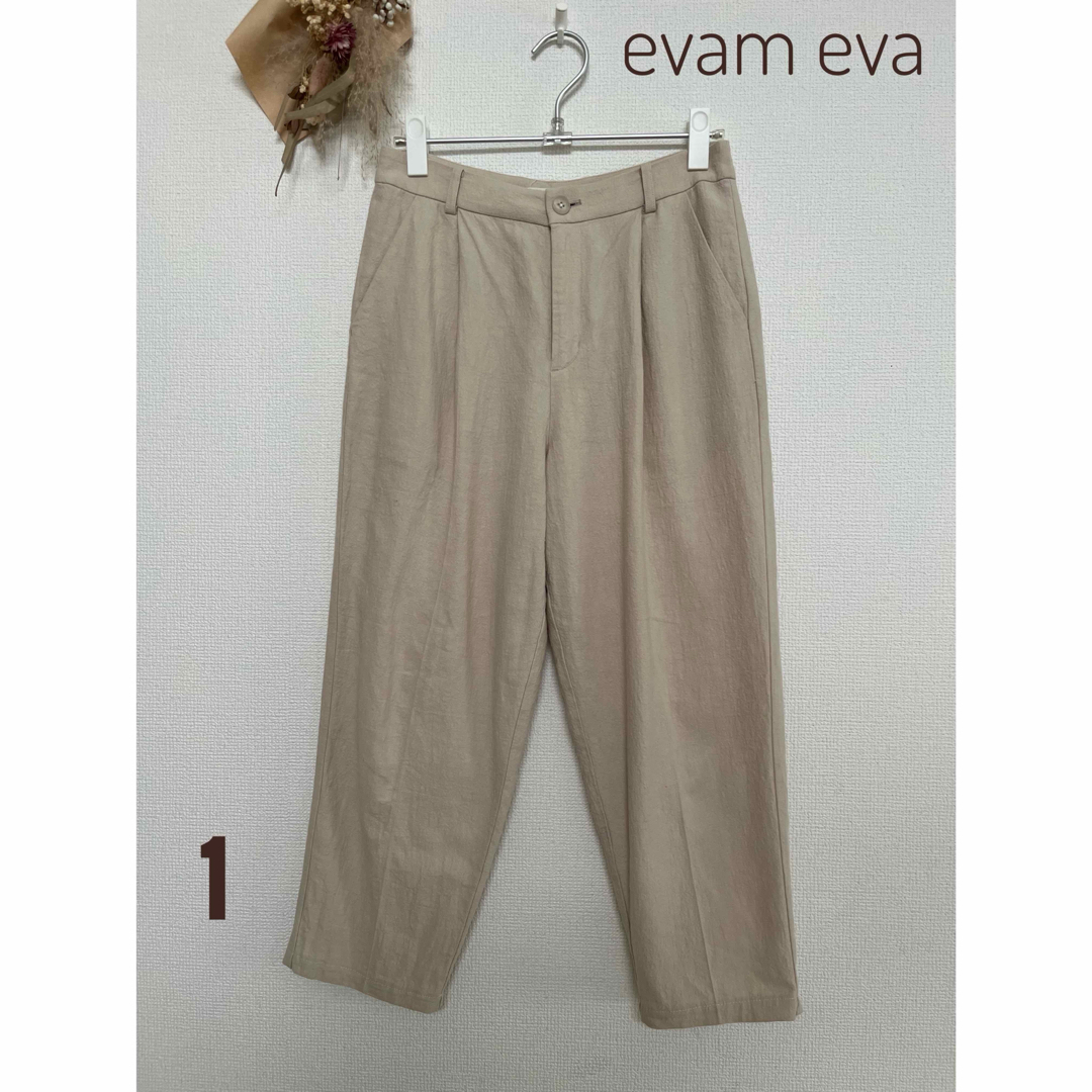 evam eva(エヴァムエヴァ)のevam eva リネンコットン　テーパードパンツ　1 日本製　ベージュ レディースのパンツ(カジュアルパンツ)の商品写真