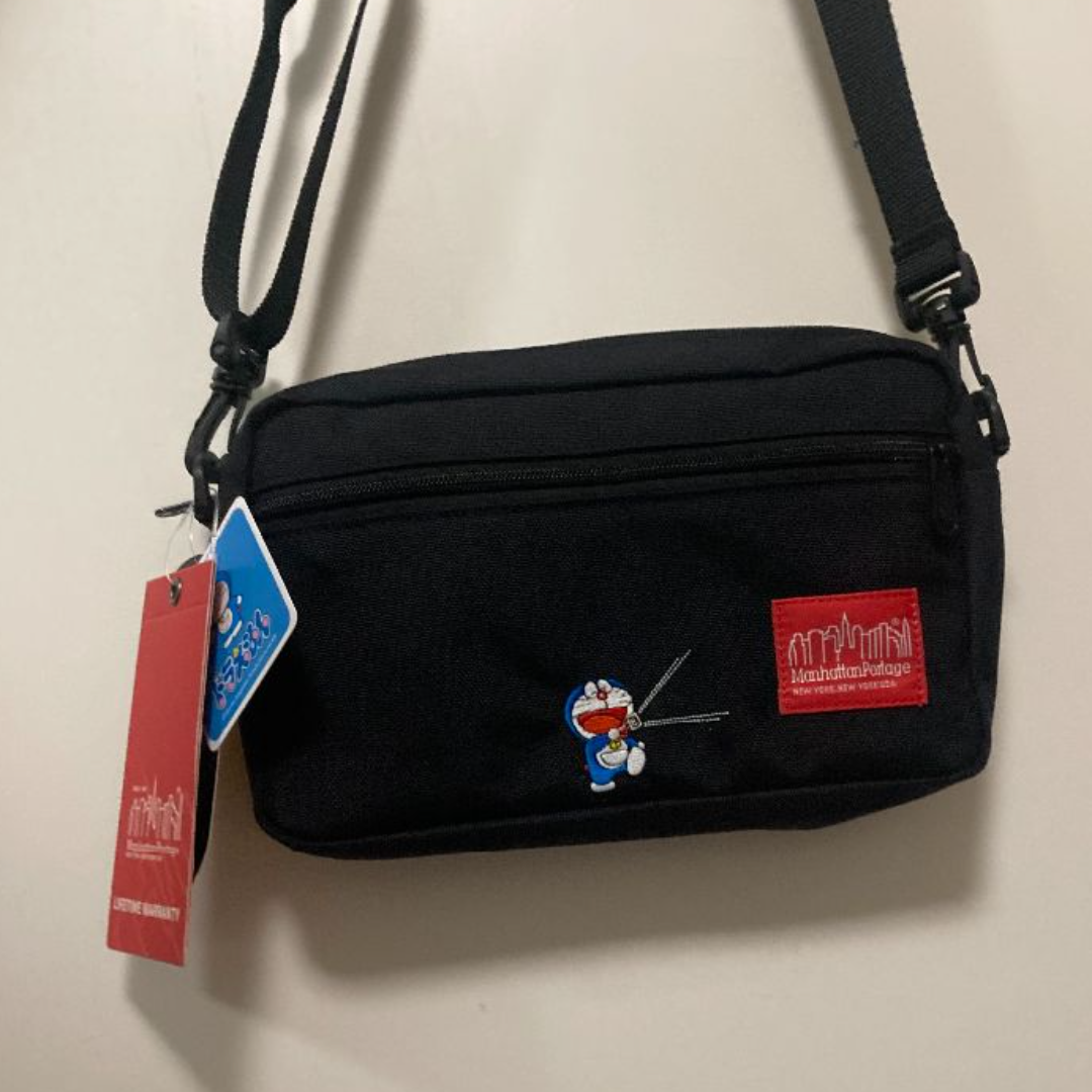 Manhattan Portage(マンハッタンポーテージ)のマンハッタンポーテージ 　ドラえもん ショルダーバッグ 定価9240円 レディースのバッグ(ショルダーバッグ)の商品写真