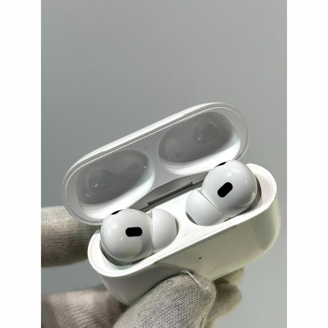 Apple(アップル)のApple AirPods PRO 第二世代 イヤホン イヤフォン (D7 スマホ/家電/カメラのオーディオ機器(ヘッドフォン/イヤフォン)の商品写真